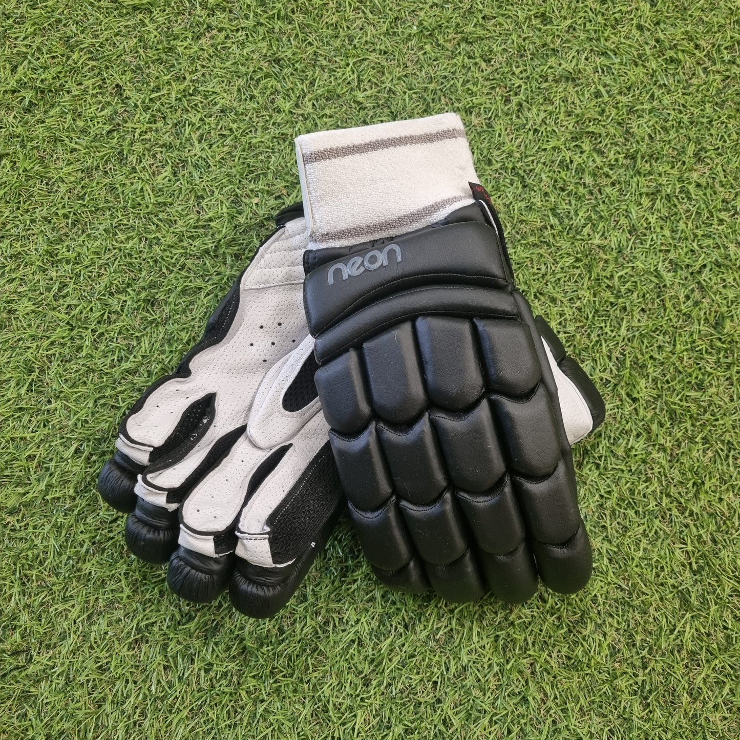 Pro Players Batting Gloves - Black Edition